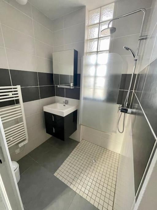 Appartement Idealement Situe Charleville-Mézières Esterno foto