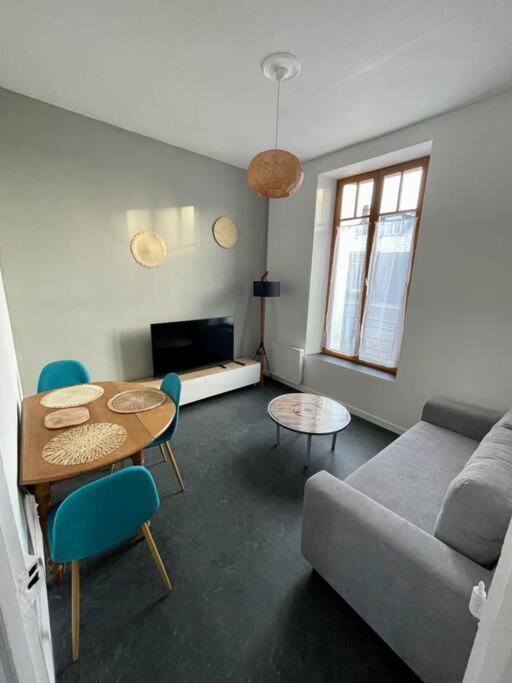 Appartement Idealement Situe Charleville-Mézières Esterno foto
